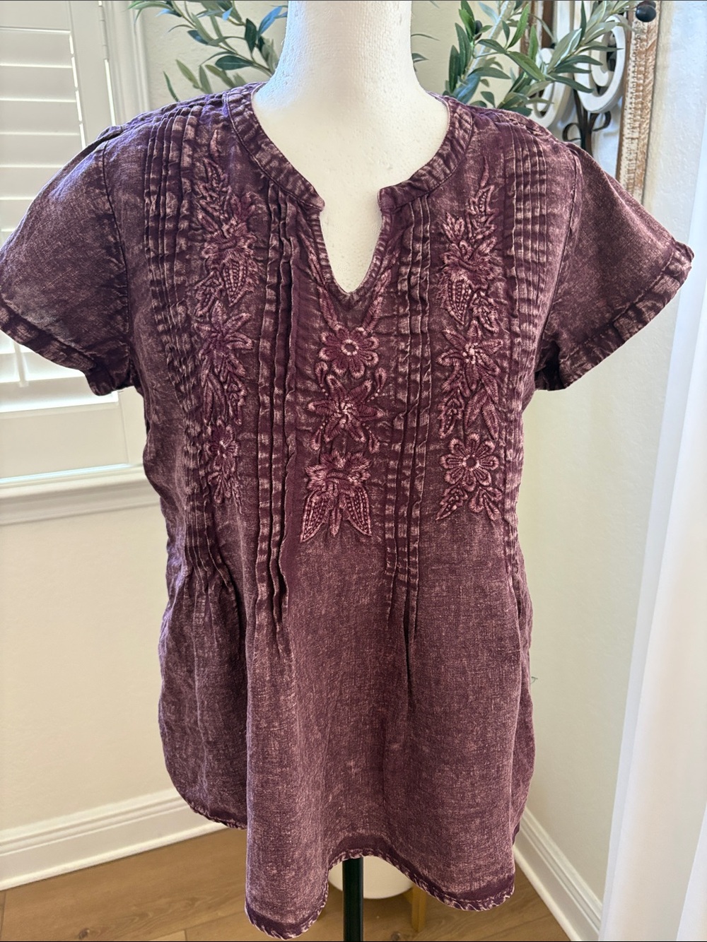 Women’s Embroidered Short-Sleeve Linen Top — Plum